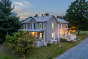 The Orchard, a family friendly home- hot tub, fire pit, yard games